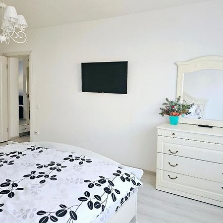 White Apartament, Brăila Екстериор снимка