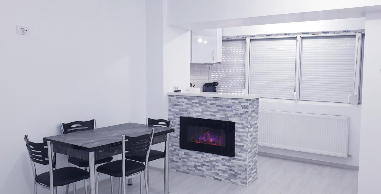 White Apartament, Brăila Екстериор снимка