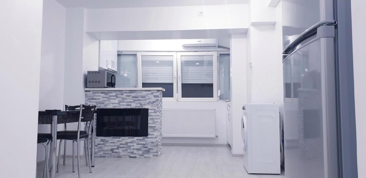 White Apartament, Brăila Екстериор снимка