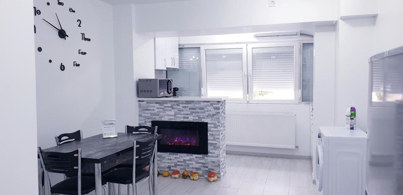 White Apartament, Brăila Екстериор снимка