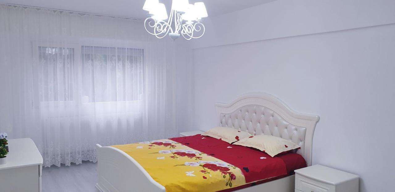 White Apartament, Brăila Екстериор снимка