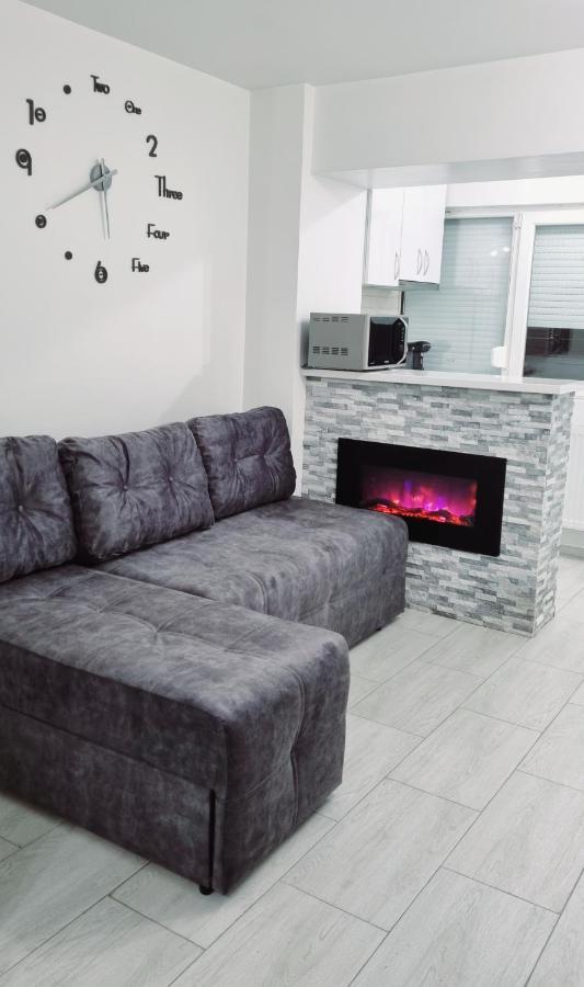 White Apartament, Brăila Екстериор снимка