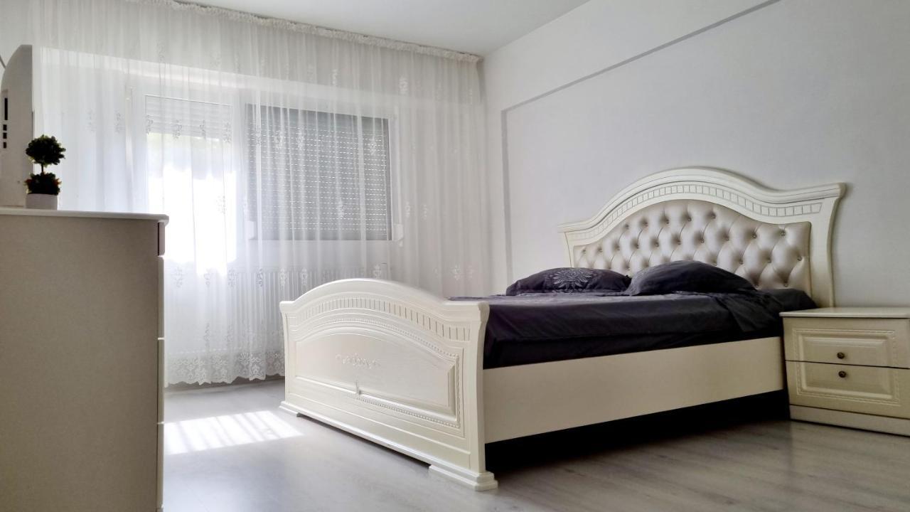 White Apartament, Brăila Екстериор снимка